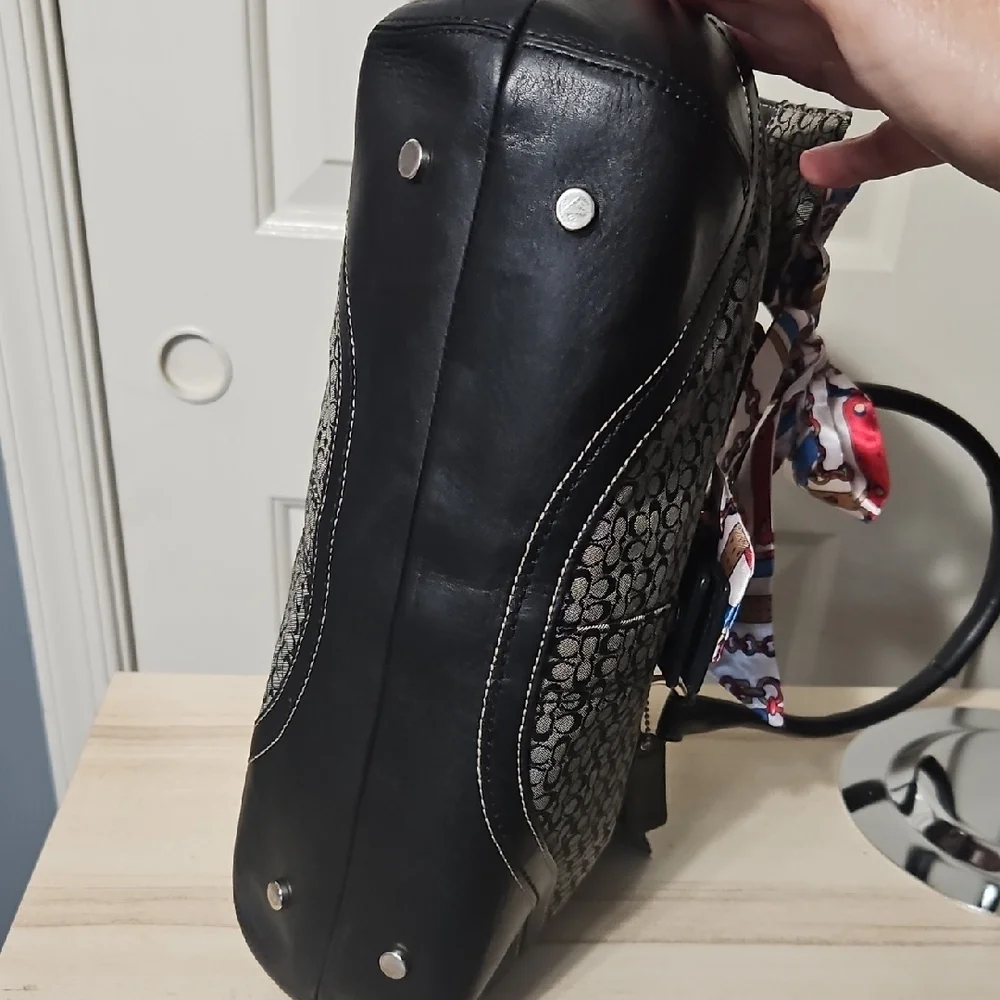 Coach satchel signature